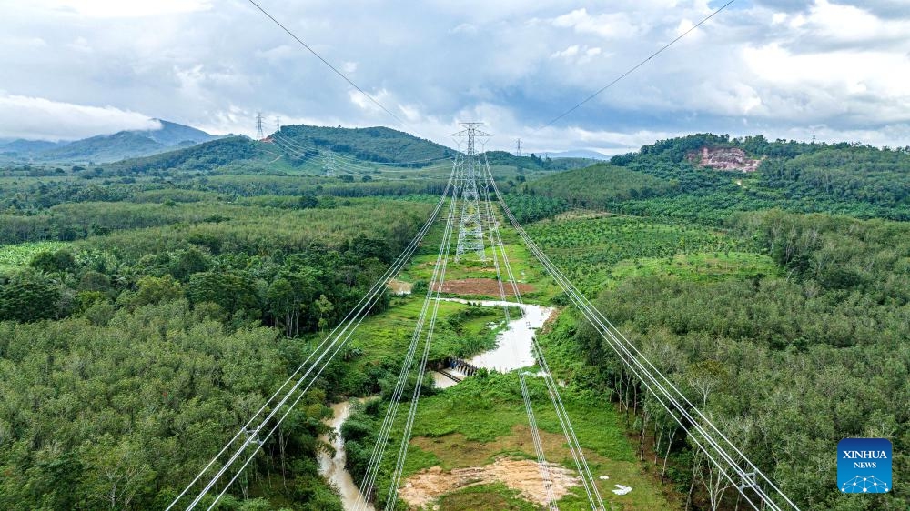 This aerial photo taken on Dec. 19, 2023 shows a view of the China-built Thung Song-Songkhla 500kV Transmission Line Project in Nakhon Si Thammarat, Thailand. A China-built power transmission line project was inaugurated on Tuesday in Thailand's southern Phatthalung province after two years of construction. The Thung Song-Songkhla 500kV Transmission Line Project, known as the Thung Song Project, is the first 500kV Transmission Line in southern Thailand.(Photo: Xinhua)