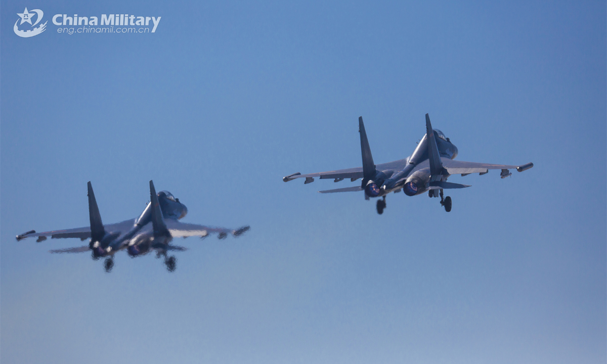 Two fighter jets attached to an aviation brigade with the air force under the PLA Eastern Theater Command fly in formation during a flight training exercise. The training was conducted in early December to enhance the pilots' flight skills. Photo:China Military