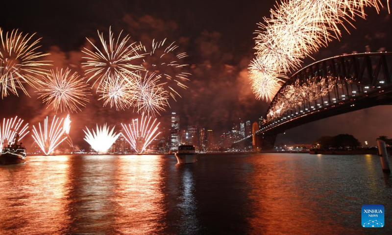 Fireworks are set off to celebrate the New Year in Sydney, Australia, Jan. 1, 2024. (Xinhua/Liang Youchang)