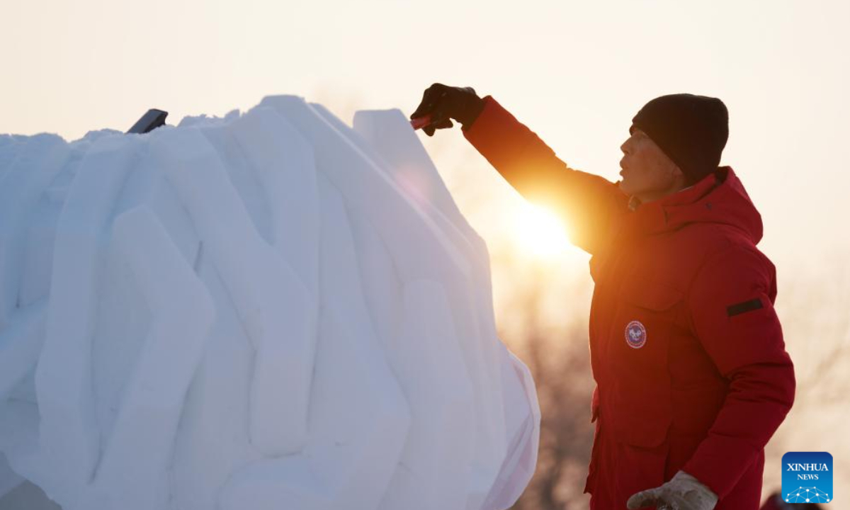 A contestant works on a snow sculpture at the 30th National Snow Sculpture Contest in Harbin, northeast China's Heilongjiang Province, Dec 28, 2023. Photo:Xinhua