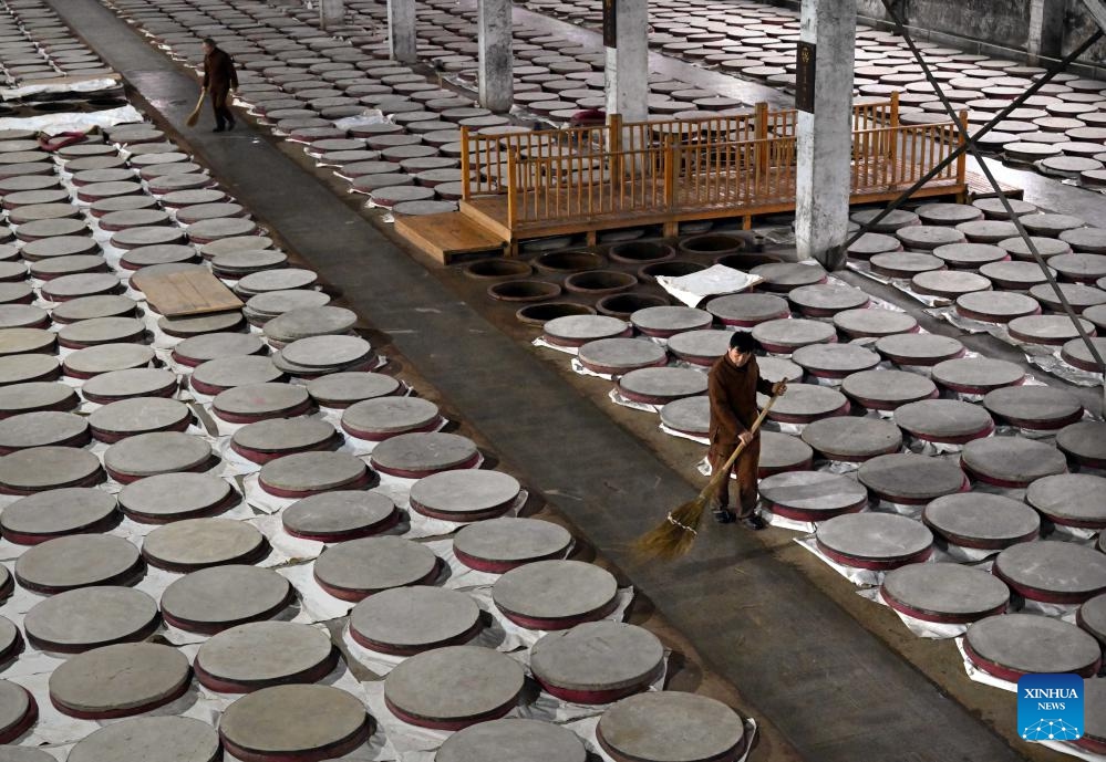 A worker cleans at a workshop of Baofeng Baijiu Co., LTD in Baofeng County, central China's Henan Province, Dec. 21, 2023. Baofeng County has a time-honored brewing industry of Baijiu (Chinese liquor), and is one of the birthplaces of traditional Chinese distilled liquor. Because of the suitable temperature, autumn and winter are the busiest time for local liquor production in a year.(Photo: Xinhua)