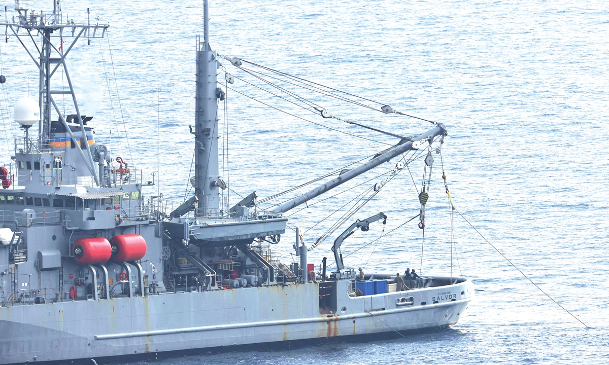 A US military salvage ship is on scene for a recovery operation in the waters off Yakushima Island in Japan on December 26, 2023. An Osprey MV-22 tilt-rotor plane carrying eight crew members crashed off the coast of the island on November 29, killing seven crew members, with one still missing. The salvage ship is scheduled to recover the main parts of the aircraft. Photo: VCG