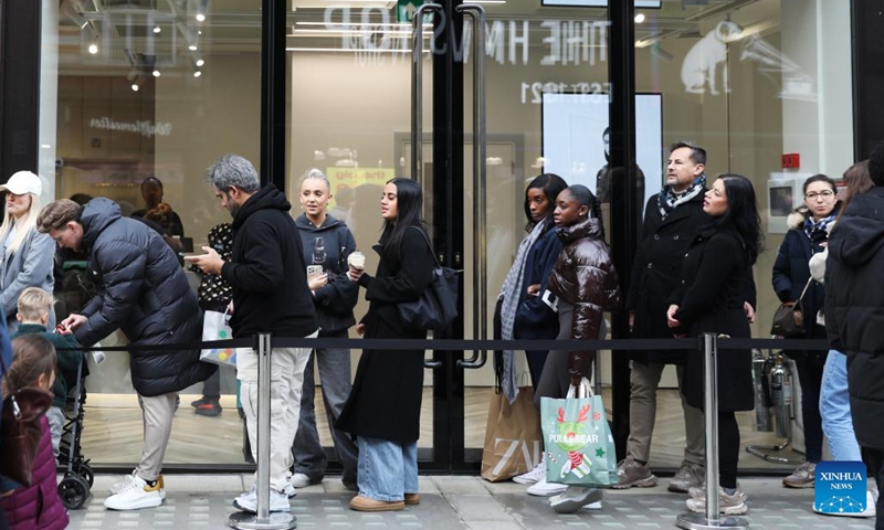 People line up outside a store during Boxing Day sales in London, Britain, on Dec. 26, 2023.(Photo: Xinhua)