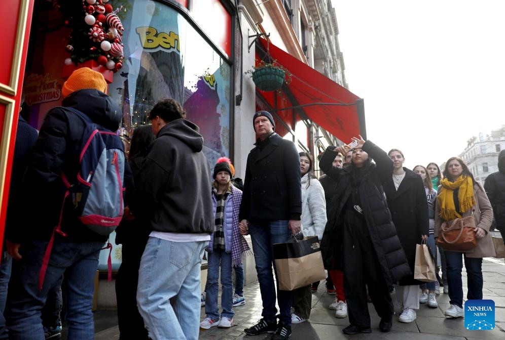 People line up outside a store during Boxing Day sales in London, Britain, on Dec. 26, 2023.(Photo: Xinhua)