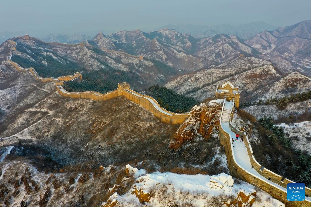 This aerial photo taken on Jan. 13, 2023 shows the winter scenery at the Jinshanling section of the Great Wall in Luanping County, north China's Hebei Province. With the change of the four seasons, the Jinshanling section of the Great Wall puts on different layers of colors and shows magnificent beauty.(Photo: Xinhua)