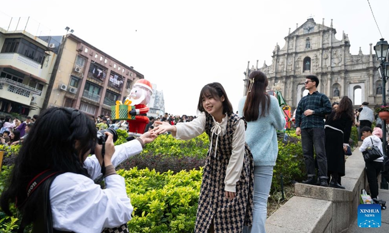 Tourists visit the Senado Square in south China's Macao, Dec. 31, 2023. (Photo:Xinhua)