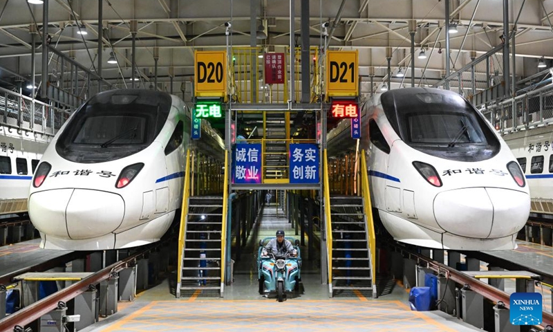 A staff member transfers quartz sand for the trains at a maintenance station in Hohhot, north China's Inner Mongolia Autonomous Region, Jan. 2, 2024. Staff members at the maintenance station were busy servicing the EMU trains on Tuesday so as to guarantee their normal operations after the New Year holiday travel rush. (Photo: Xinhua)