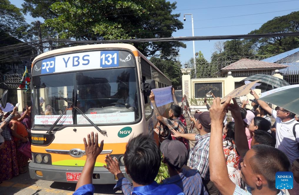 A bus carrying prisoners granted amnesty on Myanmar's 76th Anniversary of Independence Day departs from the Insein Prison in Yangon, Myanmar, Jan. 4, 2024. Myanmar's State Administration Council on Thursday pardoned over 9,000 prisoners to mark the country's 76th Anniversary of Independence Day.(Photo: Xinhua)