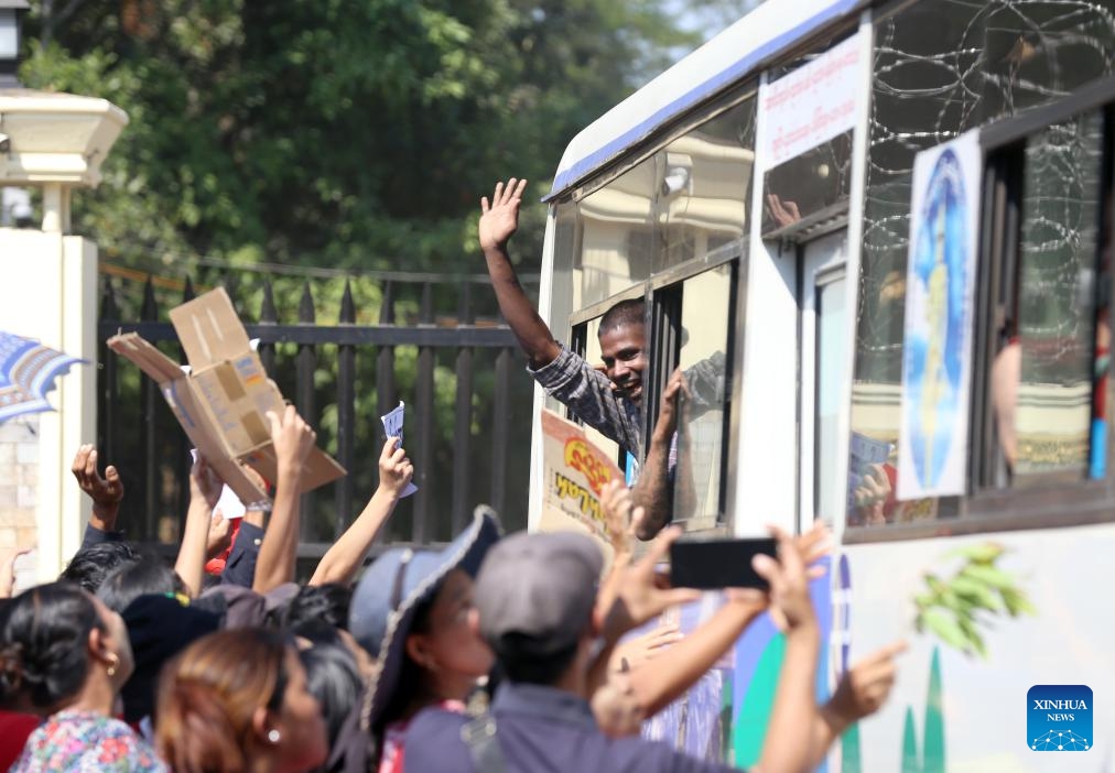 A prisoner who has been granted amnesty on Myanmar's 76th Anniversary of Independence Day waves at the crowd as a bus carrying him and other pardoned prisoners departs from the Insein Prison in Yangon, Myanmar, Jan. 4, 2024. Myanmar's State Administration Council on Thursday pardoned over 9,000 prisoners to mark the country's 76th Anniversary of Independence Day. (Photo: Xinhua)