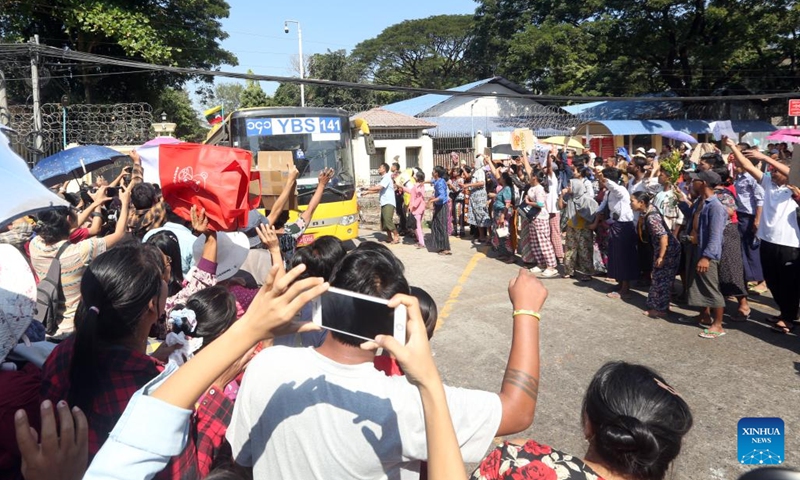 People flank the road as a bus carrying prisoners granted amnesty on Myanmar's 76th Anniversary of Independence Day departs from the Insein Prison in Yangon, Myanmar, Jan. 4, 2024. Myanmar's State Administration Council on Thursday pardoned over 9,000 prisoners to mark the country's 76th Anniversary of Independence Day.(Photo: Xinhua)