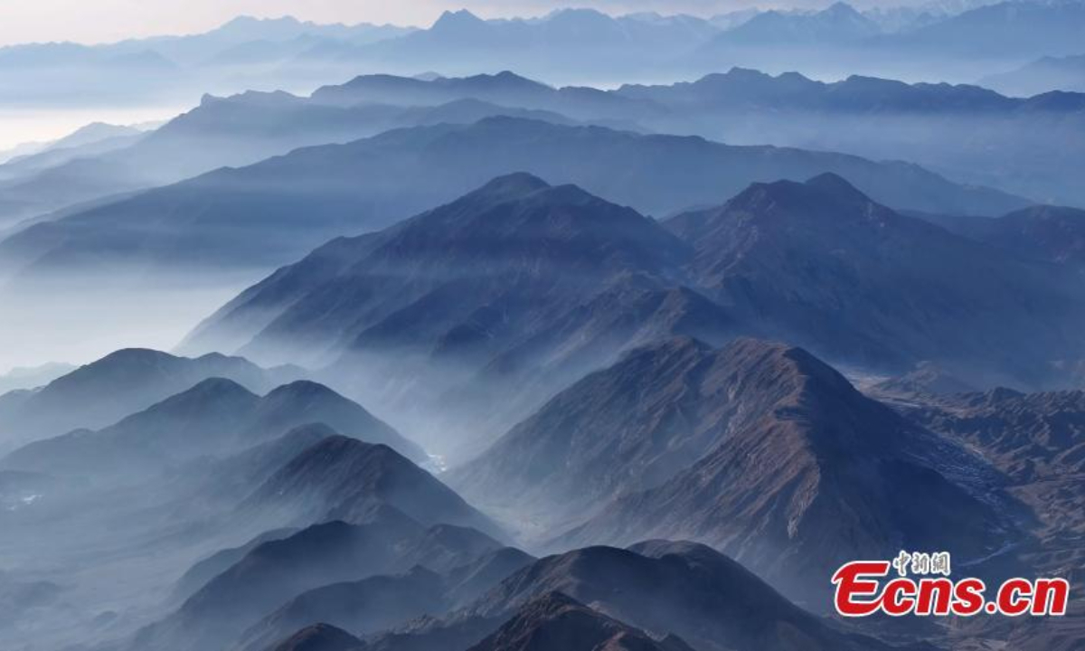 Winter scenery of mist enveloped mountains in Aksu Prefecture, northwest China's Xinjiang Uyghur Autonomous Region. Photo:China News Service