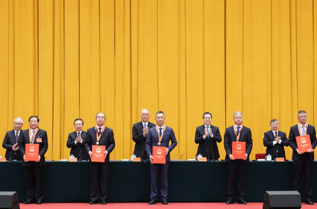 Members of the Standing Committee of the Political Bureau of the Communist Party of China (CPC) Central Committee Cai Qi and Ding Xuexiang attend the ceremony of the National Engineer Awards in Beijing, capital of China, Jan 19, 2024. Ding conveyed important instructions made by Chinese President Xi Jinping, also general secretary of the CPC Central Committee and chairman of the Central Military Commission. Cai delivered a speech at the event. Photo:Xinhua