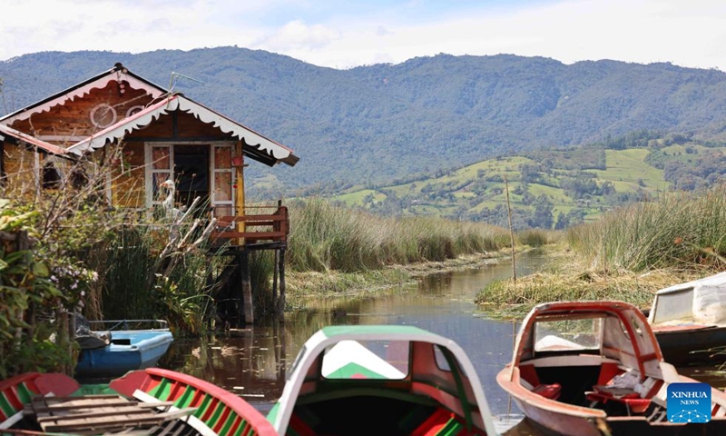 This photo taken on Jan. 5, 2024 shows several boats berthing on a river in El Encano in the department of Narino, Colombia. (Xinhua/Zhou Shengping)