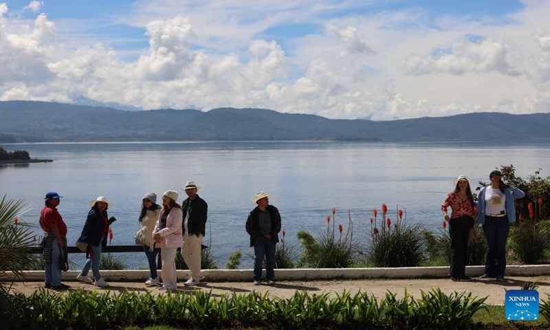 People enjoy the scenery by La Cocha Lagoon in the department of Narino, Colombia, Jan. 5, 2024. (Xinhua/Zhou Shengping)