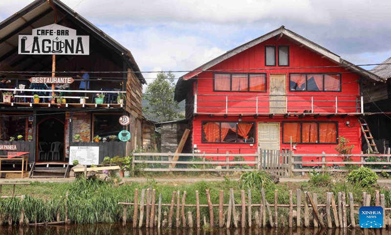 This photo taken on Jan. 5, 2024 shows a cafe and a hotel in El Encano in the department of Narino, Colombia. (Xinhua/Zhou Shengping)