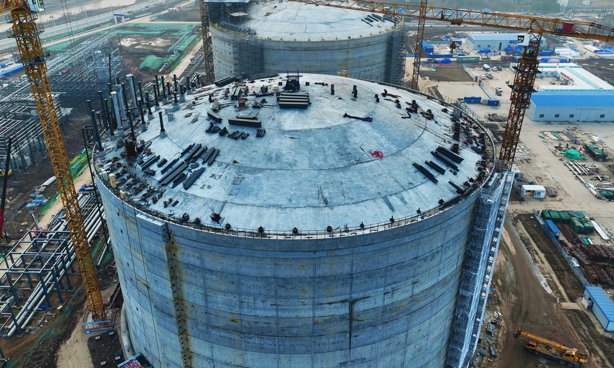 Staff members work on the dome of a storage tank at the Wuhu LNG terminal, East China's Anhui Province on January 6, 2024. As the first inland river LNG terminal locally, the project will have a designed LNG handling capacity of 1.5 million tons per year. The project is expected to greatly improve LNG supplies. Photo: cnsphoto