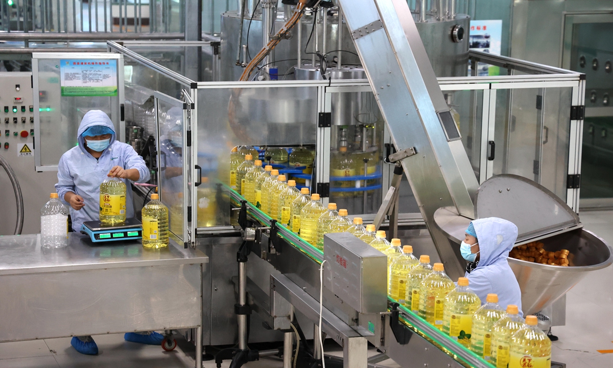 Workers process edible oil at a factory in Boxing county, East China's Shandong Province on January 8, 2024. With the approach of the Spring Festival holidays, which begin on February 10, demand for edible oil is rising, and manufacturers are scaling up production to meet the peak in market demand. Photo: cnsphoto