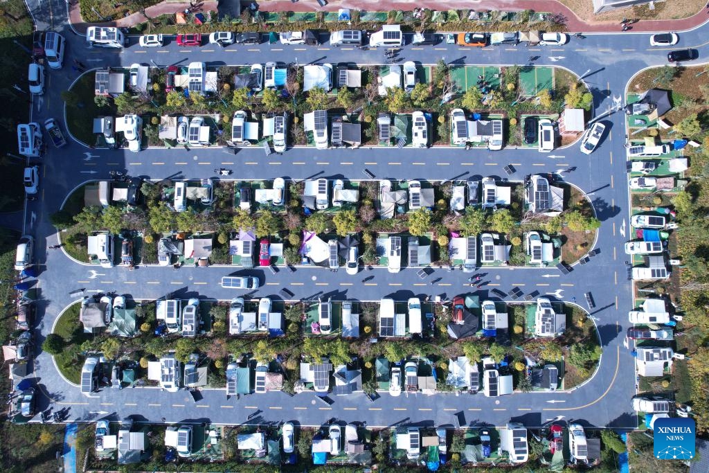 This aerial photo taken on Jan. 7, 2024 shows recreational vehicles (RVs) parking at a campsite in Zhaotong City, southwest China's Yunnan Province. Yunnan has attracted legions of tourists this winter due to its mild climate.(Photo: Xinhua)