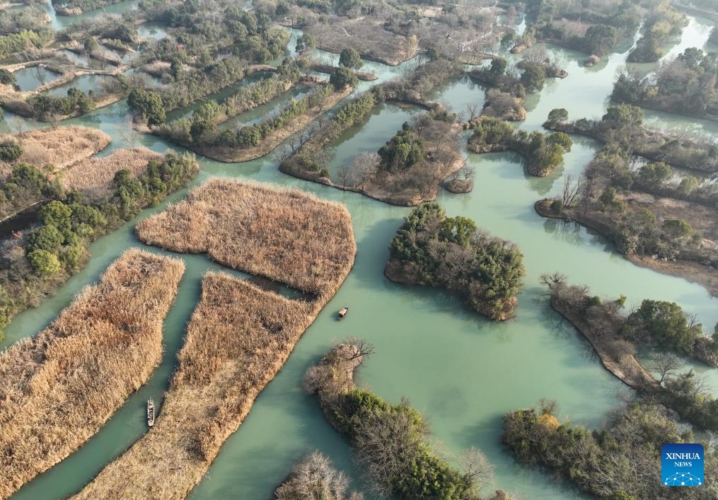 This aerial photo taken on Jan. 9, 2024 shows boats sailing at the Xixi Wetland in Hangzhou, east China's Zhejiang Province.(Photo: Xinhua)