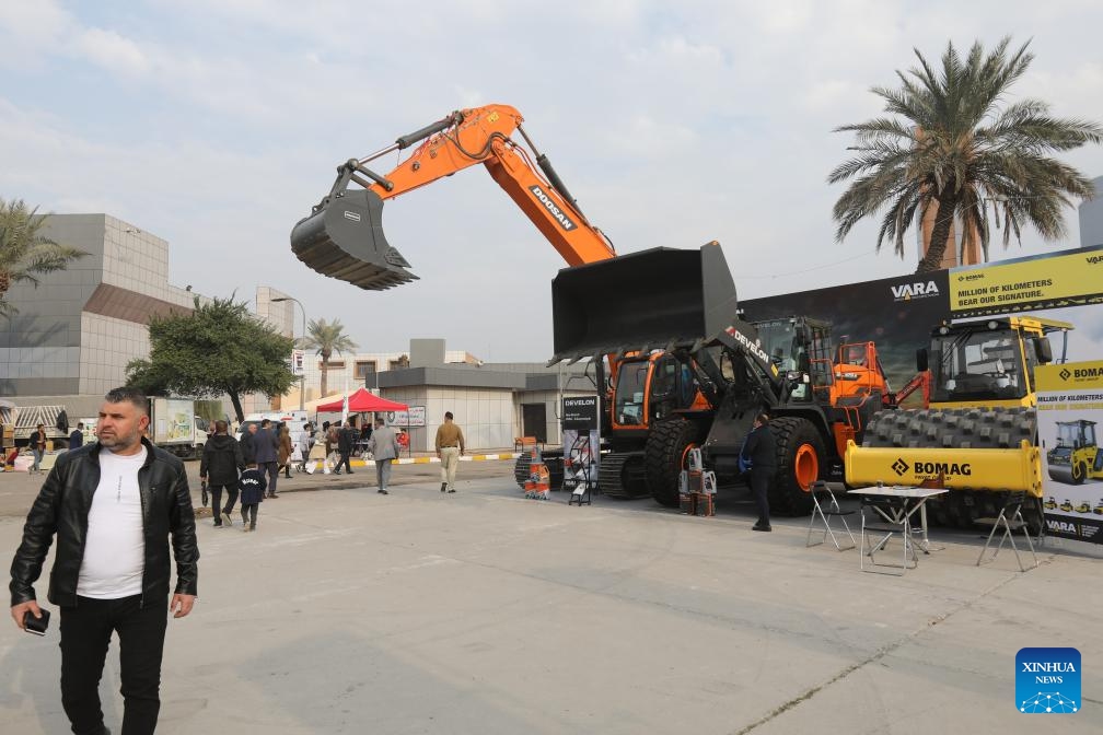 People visit the 47th session of the Baghdad International Fair in Baghdad, Iraq, on Jan. 11, 2024. More than 800 Iraqi and foreign companies from about 20 countries participated the event, which opened on Jan. 10 and will last until Jan. 19.(Photo: Xinhua)