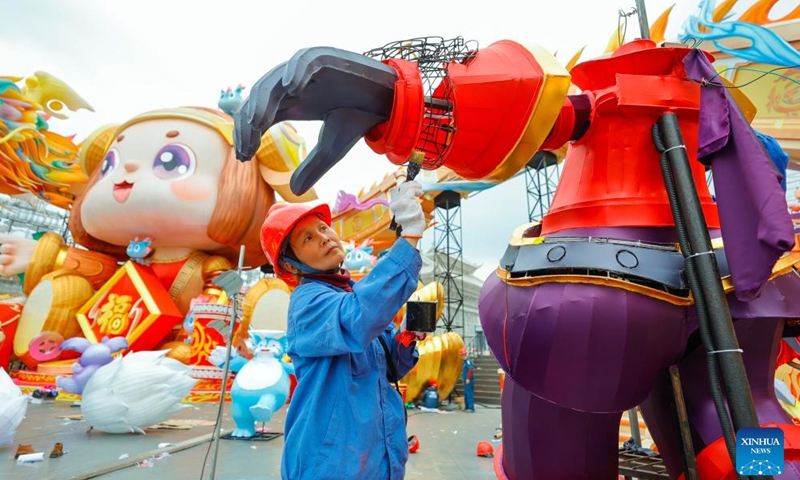 A staff member makes a colored lantern at the site of upcoming lantern show in Zigong, southwest China's Sichuan Province, Jan. 18, 2024. The 30th International Dinosaur Lantern Show will kick off here on Feb. 2. (Xinhua/Shen Bohan)