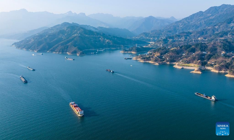 An aerial drone photo taken on Jan. 11, 2024 shows vessels sailing on the Zigui section of the Yangtze River in Yichang, central China's Hubei Province. The cargo throughput via the Three Gorges Dam, the world's largest hydropower project on the upper stream of the Yangtze River, reached a record high of 172.34 million tonnes in 2023, up 7.95 percent year on year, according to the China Three Gorges Corporation.(Photo: Xinhua)