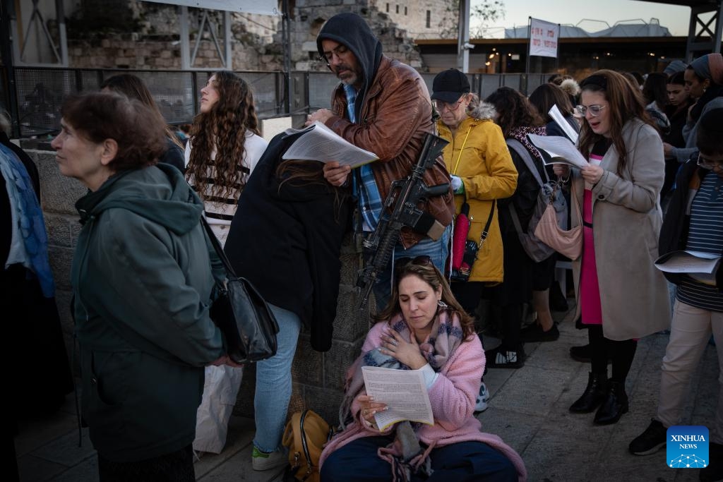 People attend a mass public prayer to demand the release of Israeli hostages held in Gaza at the Western Wall in Jerusalem, on Jan. 10, 2024.(Photo: Xinhua)