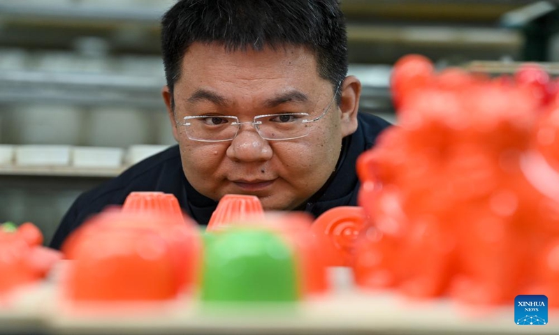 Li Yamin checks the color of porcelain at a production base of Honglyucai (Red and Green Color) Porcelain in Honglyucai Village, Changzhi City of north China's Shanxi Province, Jan. 4, 2024. (Xinhua/Yang Chenguang)