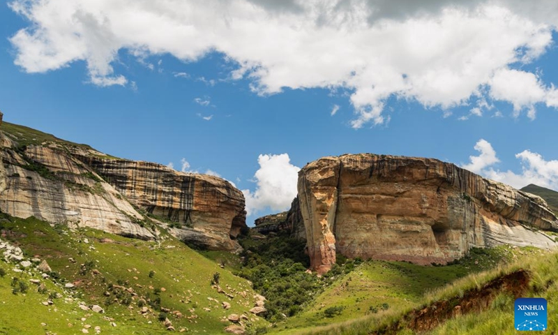 This photo taken on Jan. 14, 2024 shows the view of Golden Gate Highlands National Park in Free State province, South Africa. Located in the northeastern part of Free State province, Golden Gate Highlands National Park derives its name from the shades of gold cast by the sun on the sandstone cliffs. (Xinhua/Zhang Yudong)