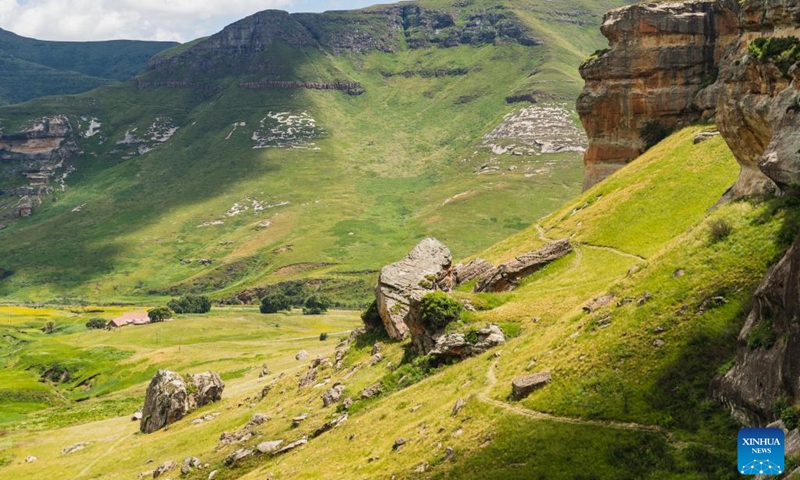 This photo taken on Jan. 14, 2024 shows the view of Golden Gate Highlands National Park in Free State province, South Africa. Located in the northeastern part of Free State province, Golden Gate Highlands National Park derives its name from the shades of gold cast by the sun on the sandstone cliffs. (Xinhua/Zhang Yudong)