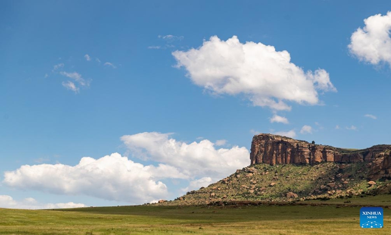 This photo taken on Jan. 14, 2024 shows the view of Golden Gate Highlands National Park in Free State province, South Africa. Located in the northeastern part of Free State province, Golden Gate Highlands National Park derives its name from the shades of gold cast by the sun on the sandstone cliffs. (Xinhua/Zhang Yudong)