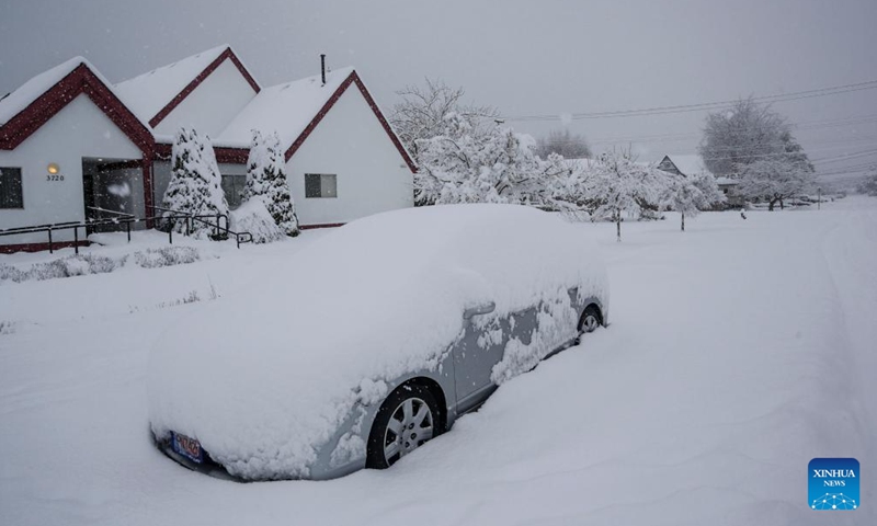 A car is seen covered with snow in Vancouver, British Columbia, Canada, on Jan. 17, 2024. Environment Canada issued a snowfall warning for the province of British Columbia on Wednesday. The Metro Vancouver region saw up to 20 centimetres of snow, causing schools to close and flights to be delayed and cancelled.(Photo: Xinhua)