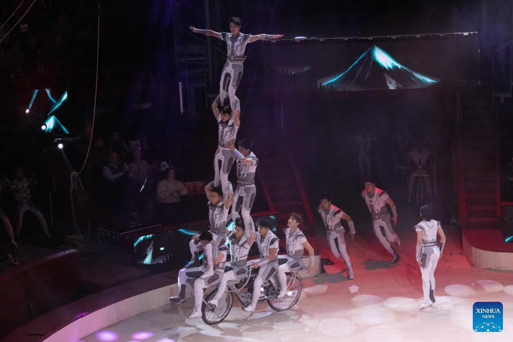 Members of the China National Acrobatic Troupe perform a bicycle act during the gala show of the 15th Budapest International Circus Festival held in Budapest, Hungary on Jan. 15, 2024. The China National Acrobatic Troupe won gold prize and Budapest Grand Prix at the 15th Budapest International Circus Festival here on Monday.(Photo: Xinhua)