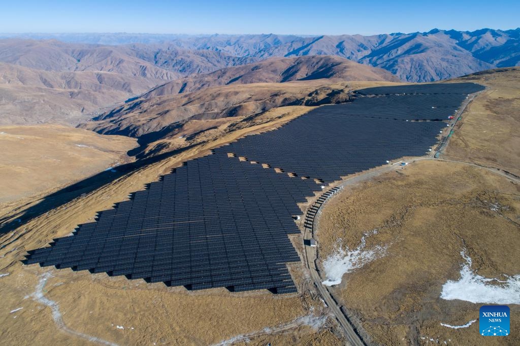 An aerial drone photo taken on Jan. 15, 2024 shows part of Cerbong photovoltaic power station in Shannan City, southwest China's Xizang Autonomous Region. Located in Nedong district of Shannan City on the Qinghai-Tibet Plateau, Cerbong photovoltaic power station is currently the highest-altitude of its kind in the world. The project started to upload electricity to the power grid on Dec. 30, 2023.(Photo: Xinhua)