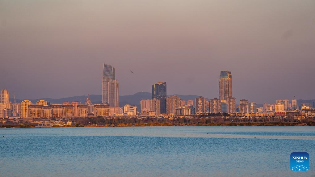 This photo taken on Jan. 13, 2024 shows a view of the Dianchi Lake in Kunming, southwest China's Yunnan Province. The overall water quality of Dianchi Lake has been maintained for six consecutive years since it reached Class IV in the country's five-tier evaluation system for the first time in 2018.(Photo: Xinhua)