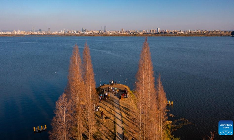 An aerial drone photo taken on Jan. 13, 2024 shows tourists enjoying the scene by the Dianchi Lake in Kunming, southwest China's Yunnan Province. The overall water quality of Dianchi Lake has been maintained for six consecutive years since it reached Class IV in the country's five-tier evaluation system for the first time in 2018.(Photo: Xinhua)