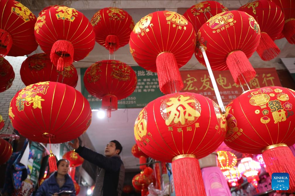 People buy decorations for the upcoming Spring Festival at a market in Daoxian County of Yongzhou City, central China's Hunan Province, Jan. 15, 2024. Various events are held across the country in celebration of the upcoming Chinese Lunar New Year, which falls on Feb. 10 this year.(Photo: Xinhua)