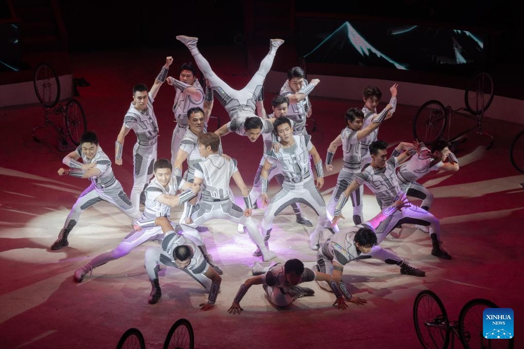 Members of the China National Acrobatic Troupe perform a bicycle act during the gala show of the 15th Budapest International Circus Festival held in Budapest, Hungary on Jan. 15, 2024. The China National Acrobatic Troupe won gold prize and Budapest Grand Prix at the 15th Budapest International Circus Festival here on Monday.(Photo: Xinhua)