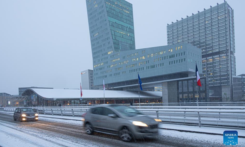 This photo taken on Jan. 17, 2024 shows a city view amid snowfall in Lille, northern France. (Photo by Sebastien Courdji/Xinhua)