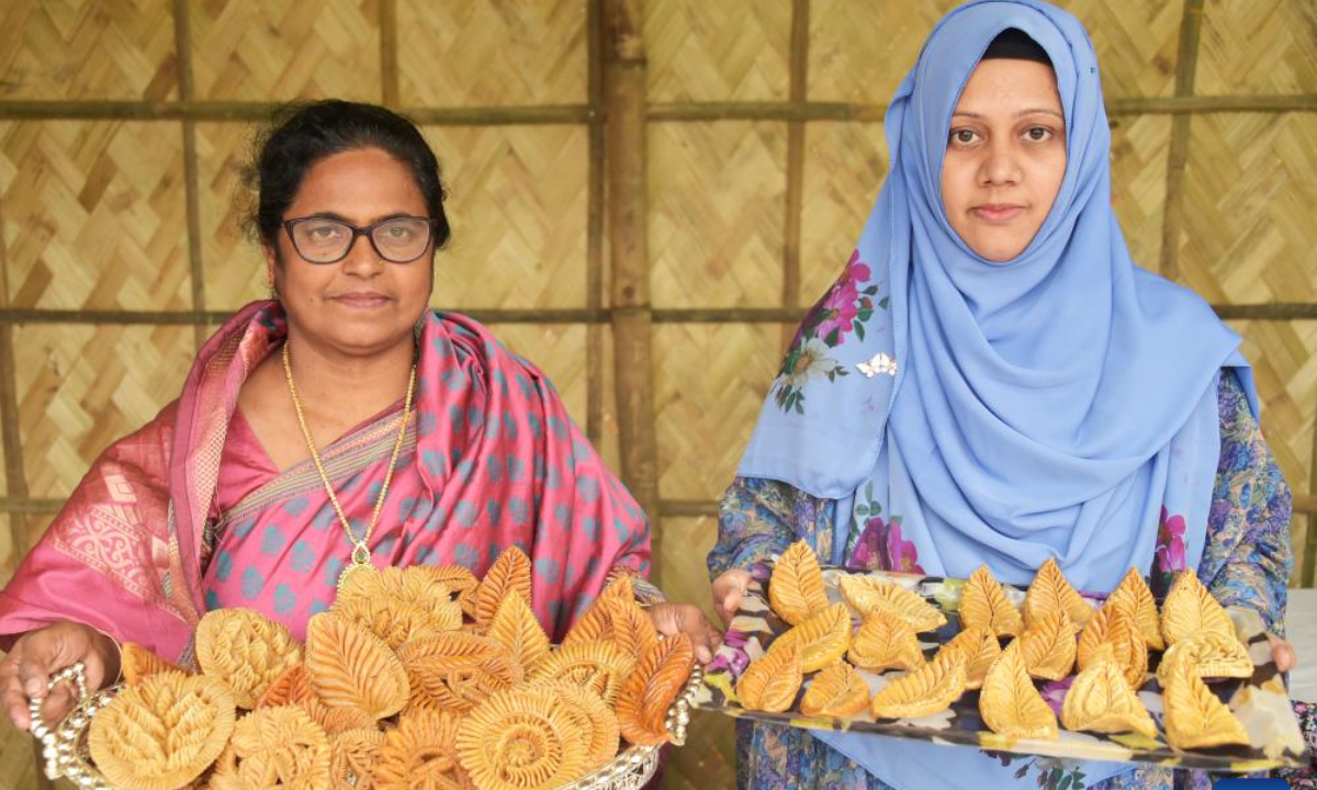 Vendors display a type of Pitha for sale during a festival in Dhaka, Bangladesh, Jan 31, 2024. Photo:Xinhua