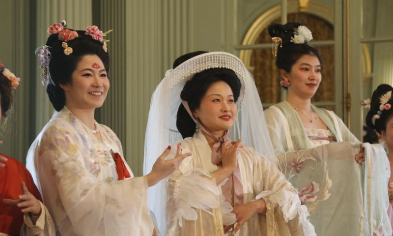 Hanfu enthusiasts demonstrate traditional Huazhao Festival ceremony at the Filoli Historic House & Garden in Woodside, California, the United States, March 2, 2024.

An event was held by the Northern California Hanfu Association here on Saturday in celebration of the Huazhao Festival, the flower goddess' birthday. (Photo by Liu Yilin/Xinhua)