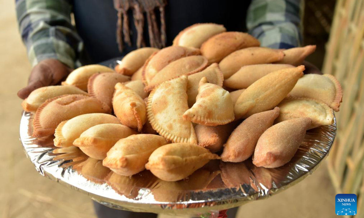 A vendor displays a type of Pitha for sale during a festival in Dhaka, Bangladesh, Jan 31, 2024. Photo:Xinhua