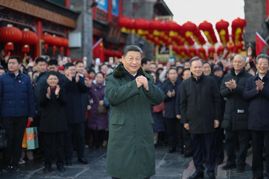 Chinese President Xi Jinping, also general secretary of the Communist Party of China Central Committee and chairman of the Central Military Commission, extends Spring Festival greetings to Chinese people of all ethnic groups, compatriots in Hong Kong, Macao and Taiwan, and overseas Chinese while visiting an ancient cultural street in north China's Tianjin Municipality, Feb 1, 2024. Photo:Xinhua