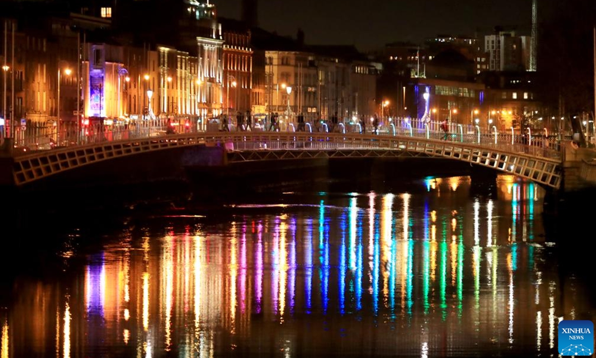 People walk on a bridge in Dublin, Ireland, Jan. 15, 2024. (Xinhua/Li Ying)