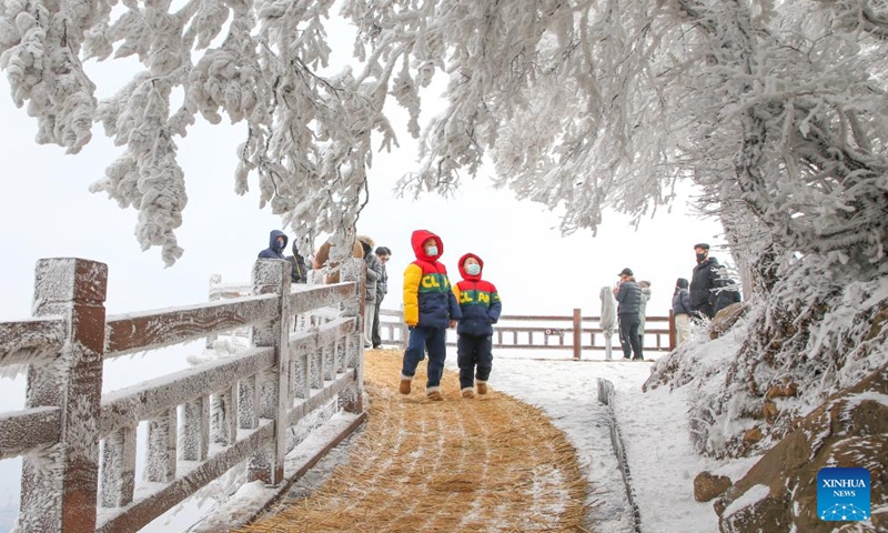 People enjoy the rime scenery at Yuntaishan Mountain upon the Sea scenic area in Lianyungang, east China's Jiangsu Province, Jan. 21, 2024. (Photo by Wang Jianmin/Xinhua)