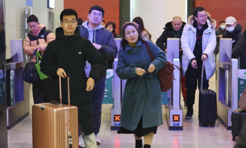 Passengers arrive at Beijing South Railway Station in Beijing, capital of China, Feb. 17, 2024. (Xinhua/Xing Guangli)