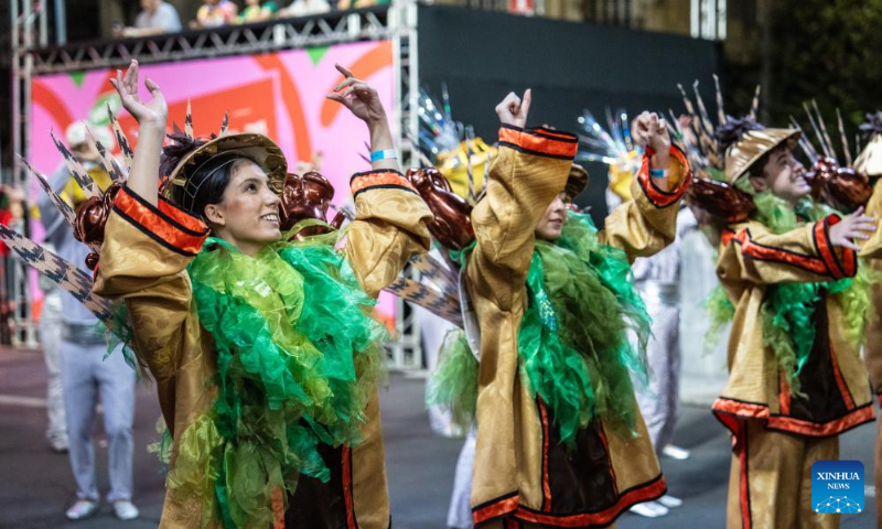 Members of Cidade Jardim Samba School participate in a carnival in Belo Horizonte, Brazil, Feb. 14, 2024. The school members staged performances at the event to celebrate the 50th anniversary of the establishment of diplomatic relations between China and Brazil and the Chinese Lunar New Year. (Xinhua/Wang Tiancong)