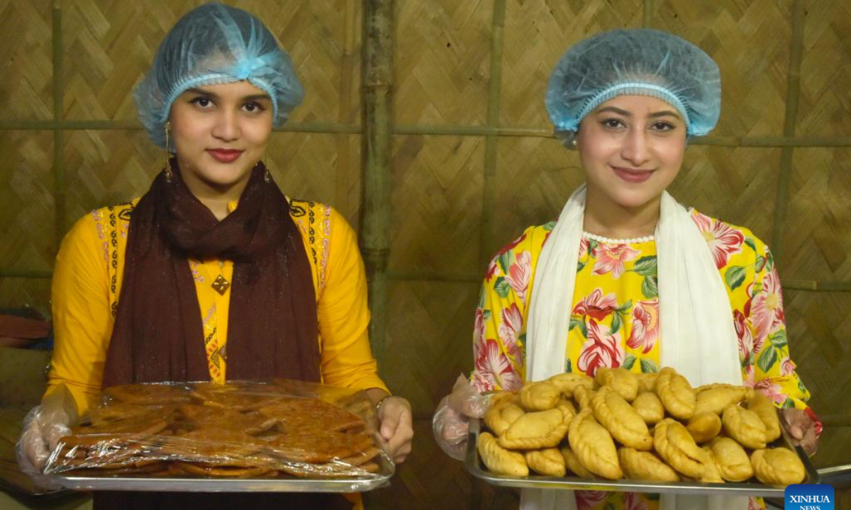 Vendors display a type of Pitha for sale during a festival in Dhaka, Bangladesh, Jan 31, 2024. Photo:Xinhua