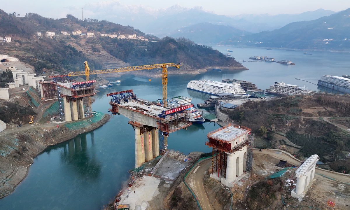 Workers of China Railway Group intensify construction of a logistics railway for the Maoping Port, a Three Gorges hub for the railway project in Yichang, Central China's Hubei Province, on January 25, 2024. Photo: VCG