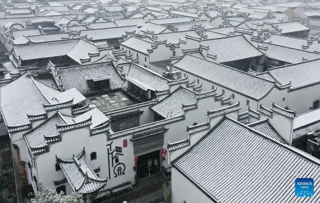 An aerial drone photo taken on Jan. 22, 2024 shows the snow scenery at a scenic area in Dongyang, east China's Zhejiang Province.(Photo: Xinhua)